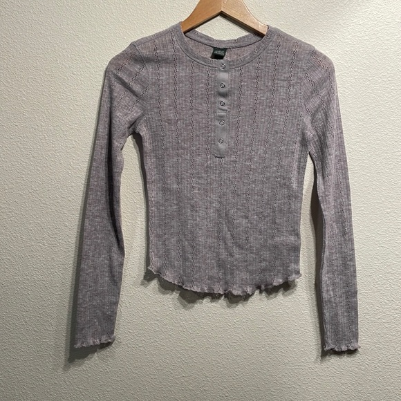 wild fable Tops - Wild Fable Cropped Long Sleeve. Gray. Size XS.
